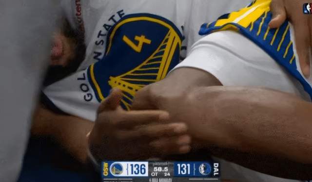 勇士新星穆迪扣篮时意外摔伤 左膝严重变形引担