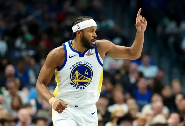 勇士新星穆迪扣篮时意外摔伤 左膝严重变形引担