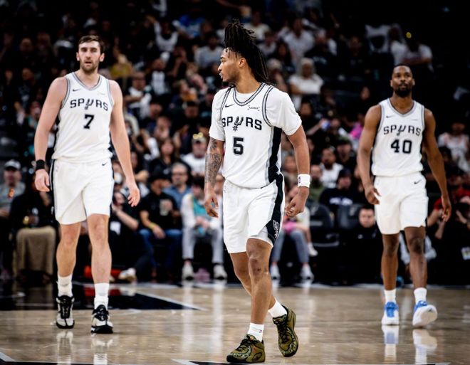 文班亚马狂砍26+14率队大胜热火 马刺六连胜锁定