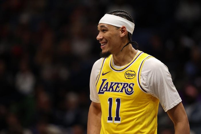 湖人角色球员海斯首发出战高效砍下21+10 三巨头