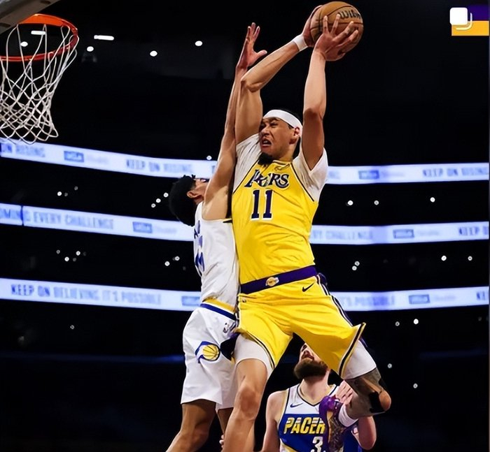 湖人角色球员海斯首发出战高效砍下21+10 三巨头