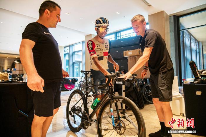 第十三届环太湖国际公路自行车赛暨长三角穿越