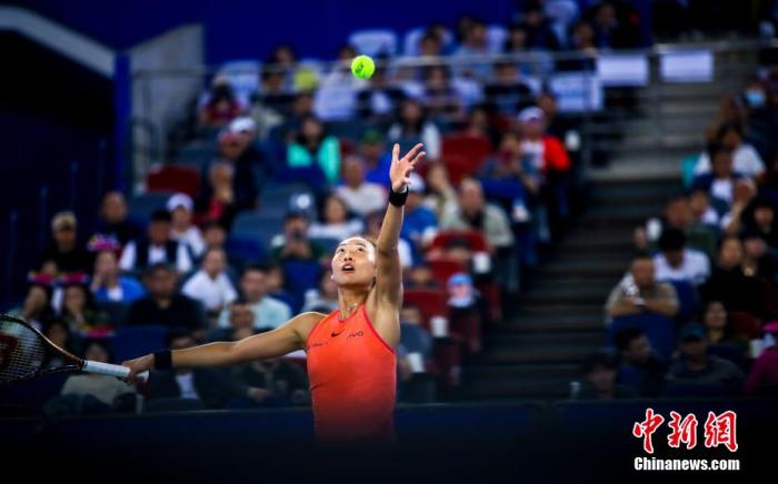 郑钦文在东京站夺冠，收获本赛季第三冠与职业